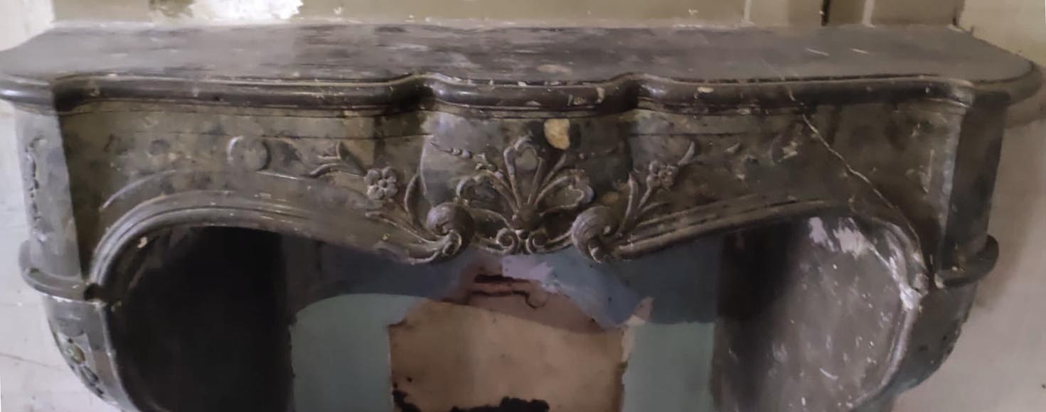 Bourgogne mantel in French grey marble from the 18th century-1