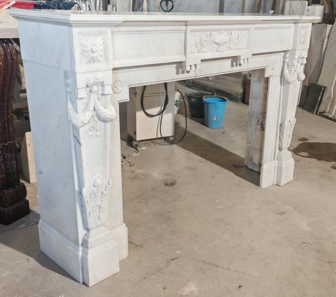 A Louis XVI style fireplace, richly decorated with garlands and vases, in Carrara marble A Louis XVI style fireplace, richly decorated with garlands and vases, in Carrara marble-4