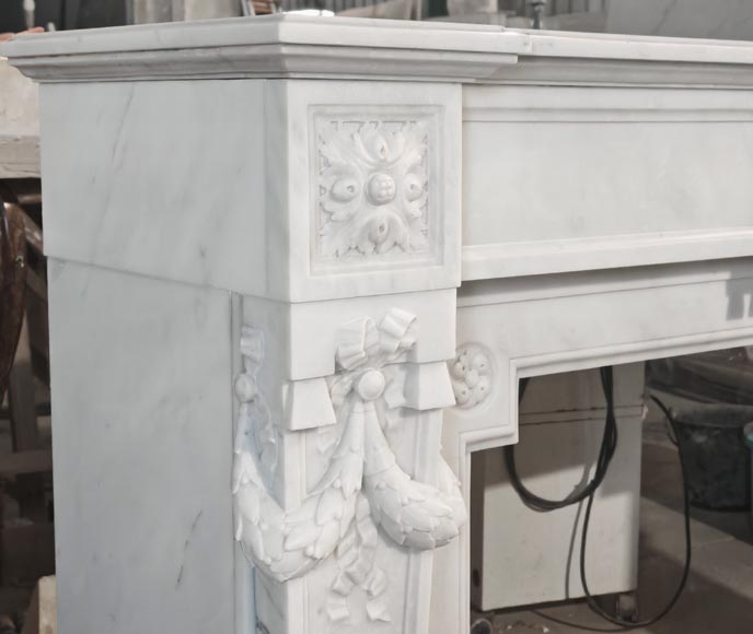 A Louis XVI style fireplace, richly decorated with garlands and vases, in Carrara marble A Louis XVI style fireplace, richly decorated with garlands and vases, in Carrara marble-5