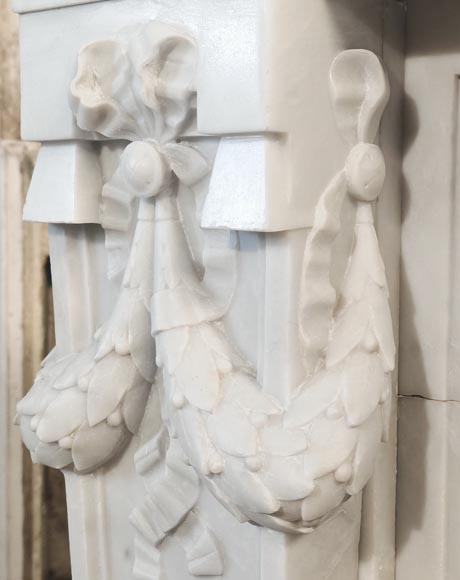 A Louis XVI style fireplace, richly decorated with garlands and vases, in Carrara marble A Louis XVI style fireplace, richly decorated with garlands and vases, in Carrara marble-6