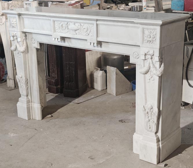 A Louis XVI style fireplace, richly decorated with garlands and vases, in Carrara marble A Louis XVI style fireplace, richly decorated with garlands and vases, in Carrara marble-8