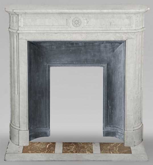 Small Louis XVI style mantel in Carrara marble with rounded corners-0