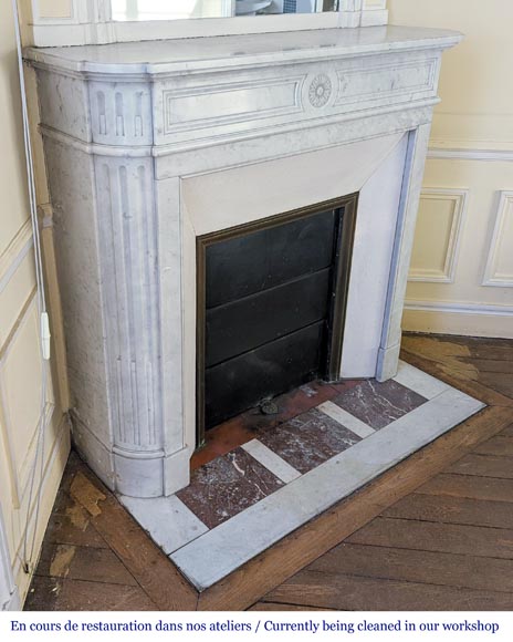 Small Louis XVI style mantel in Carrara marble with rounded corners-2