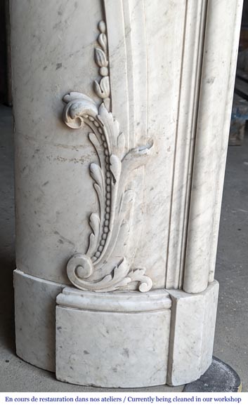 Exceptional Napoleon III period mantel in veined Carrara marble, adorned with a rich décor of palmettes and arabesques.-10