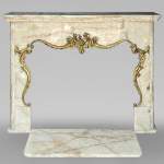 Decorative mantel in onyx