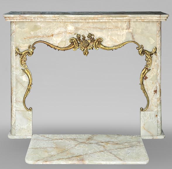 Decorative mantel in onyx-0