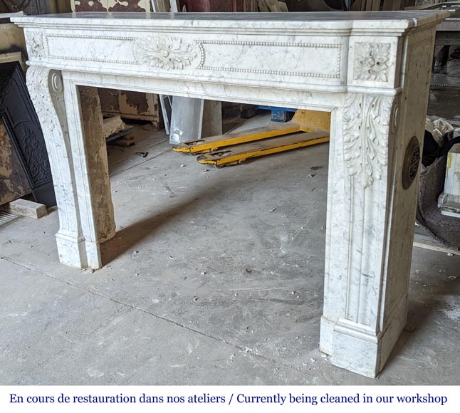 Louis XVI style mantel with carved acanthus leaves in Carrara marble-7