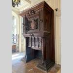 Important Neo-Renaissance syle mantel carved in walnut wood and oak