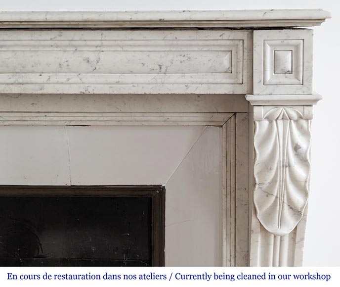 Napoleon III style Modillon mantel adorned with water leaves in Carrara marble-7