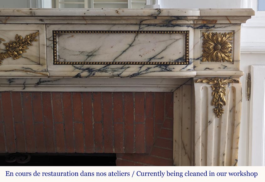 Louis XVI style bronze mantel in Panazeau marble - Marble