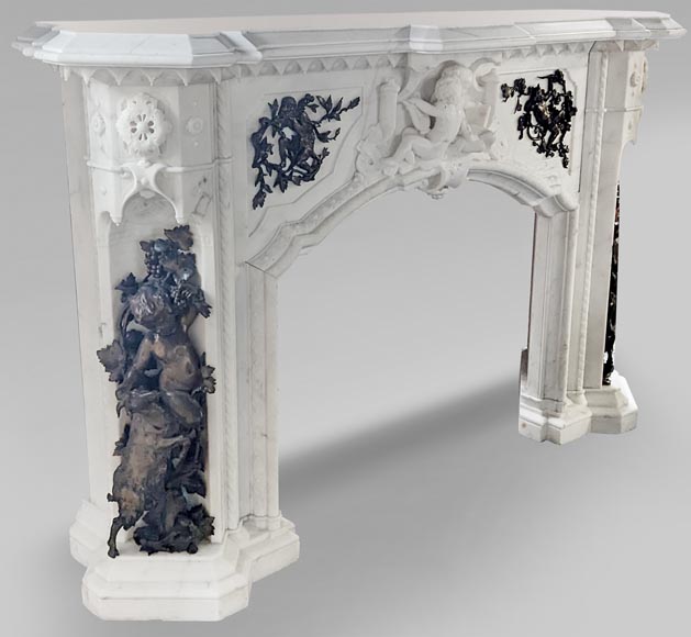 Italian mantelpiece from the 19th century in Carrara marble with carved putti décor in patinated bronze-0