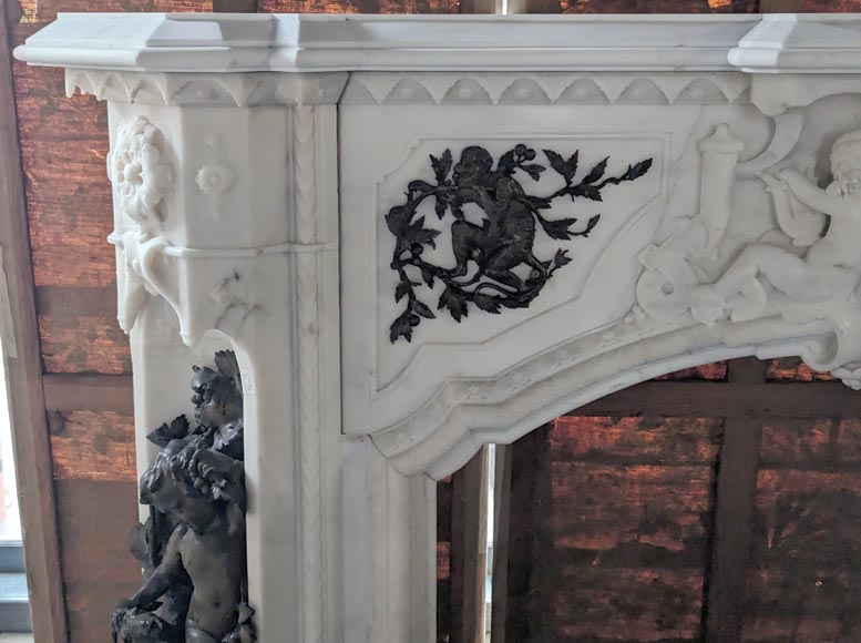 Italian mantelpiece from the 19th century in Carrara marble with carved putti décor in patinated bronze-4