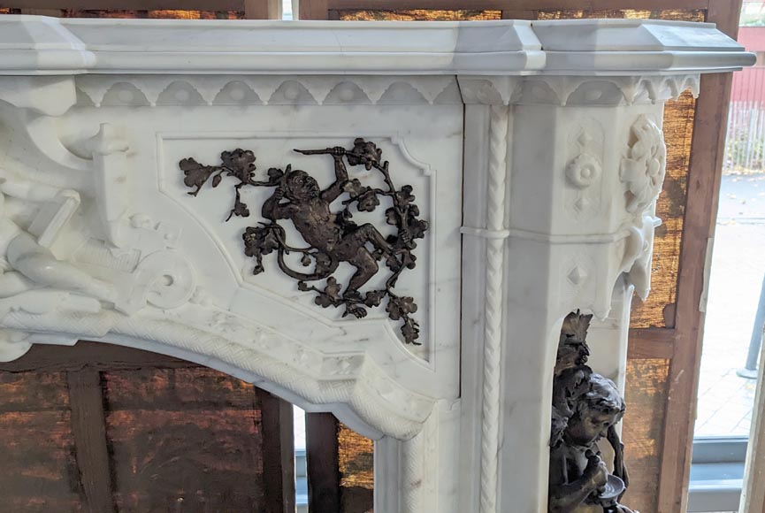 Italian mantelpiece from the 19th century in Carrara marble with carved putti décor in patinated bronze-9