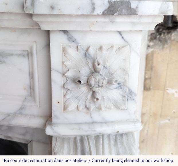Curved Louis XVI style mantel in Arabescato marble decorated with