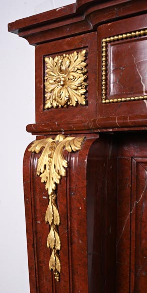 Louis XVI style fireplace in Antique Red marble, with bronze mounts, decorated with a garland Louis XVI style fireplace in Antique Red marble, with bronze mounts, decorated with a garland-6