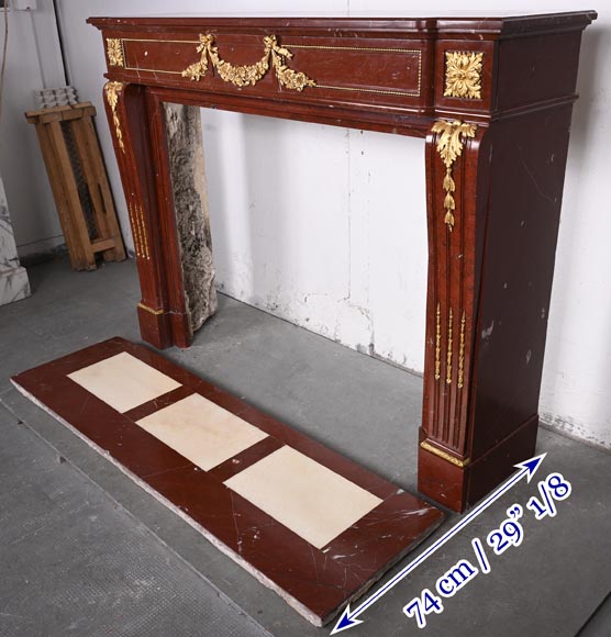 Louis XVI style fireplace in Antique Red marble, with bronze mounts, decorated with a garland Louis XVI style fireplace in Antique Red marble, with bronze mounts, decorated with a garland-9