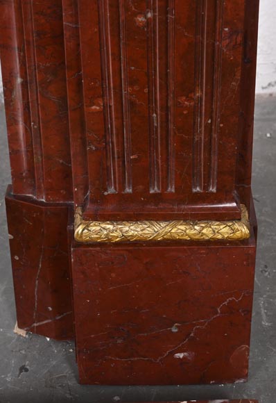 Louis XVI style fireplace in Antique Red marble, with bronze mounts, decorated with a garland Louis XVI style fireplace in Antique Red marble, with bronze mounts, decorated with a garland-11