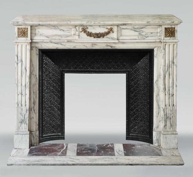 Louis XVI style fireplace in Arabescato marble decorated with a garland of gilded bronze flowers-0
