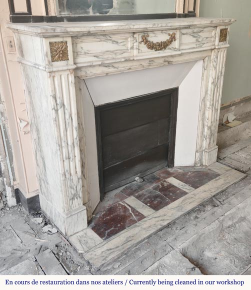 Louis XVI style fireplace in Arabescato marble decorated with a garland of gilded bronze flowers-3
