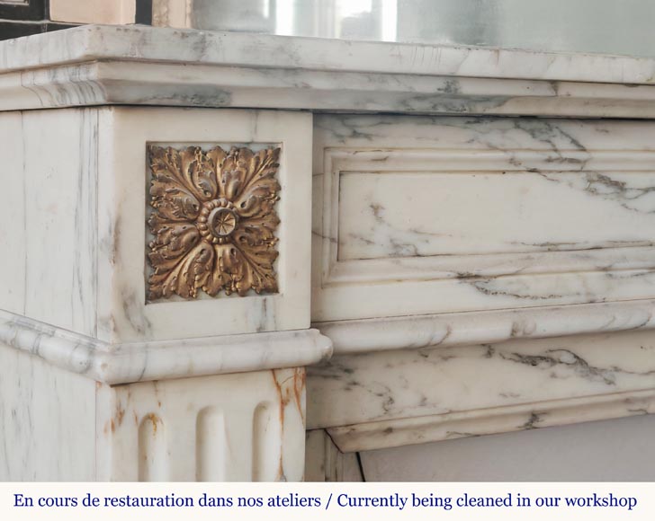 Louis XVI style fireplace in Arabescato marble decorated with a garland of gilded bronze flowers-4