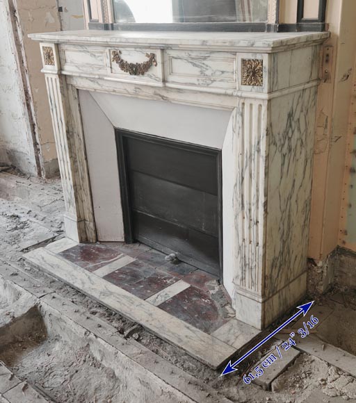 Louis XVI style fireplace in Arabescato marble decorated with a garland of gilded bronze flowers-6