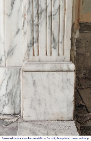 Louis XVI style fireplace in Arabescato marble decorated with a garland of gilded bronze flowers-8