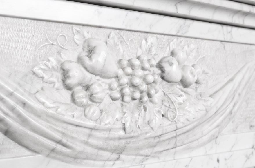 Louis XVI period fireplace with carved fruit decoration, in veined Carrara marble Louis XVI period fireplace with carved fruit decoration, in veined Carrara marble-2