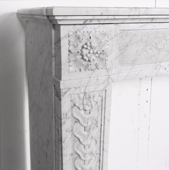 Louis XVI period fireplace with carved fruit decoration, in veined Carrara marble Louis XVI period fireplace with carved fruit decoration, in veined Carrara marble-6