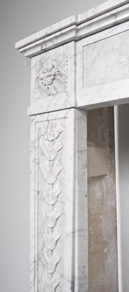 Louis XVI period fireplace with carved fruit decoration, in veined Carrara marble Louis XVI period fireplace with carved fruit decoration, in veined Carrara marble-7