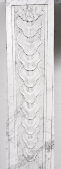 Louis XVI period fireplace with carved fruit decoration, in veined Carrara marble Louis XVI period fireplace with carved fruit decoration, in veined Carrara marble-8