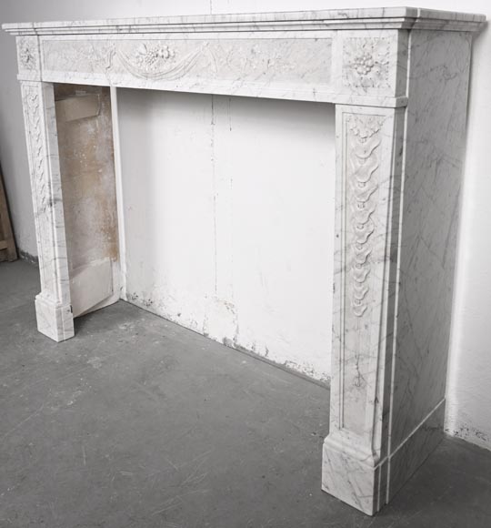 Louis XVI period fireplace with carved fruit decoration, in veined Carrara marble Louis XVI period fireplace with carved fruit decoration, in veined Carrara marble-10