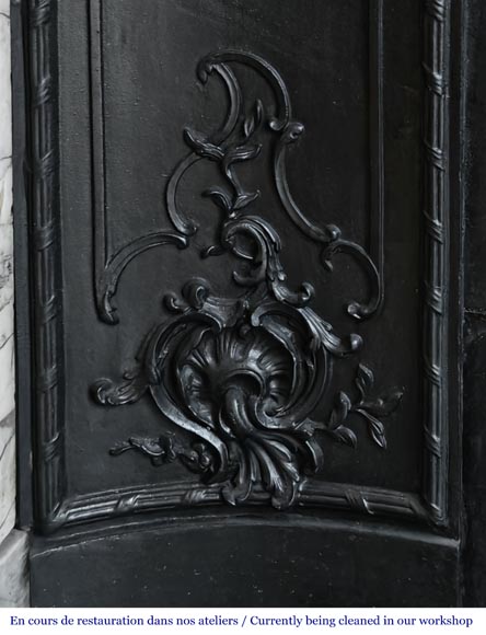 Important Regency-style fireplace adorned with a shell motif, in purple breccia marble-14