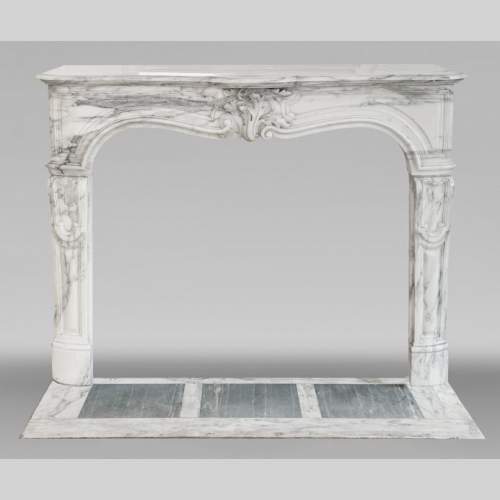 Louis XV style fireplace in Arabescato marble, decorated with an asymmetrical palmette