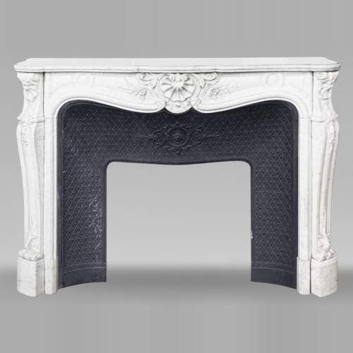 Louis XV style fireplace in Carrara marble with shell decoration