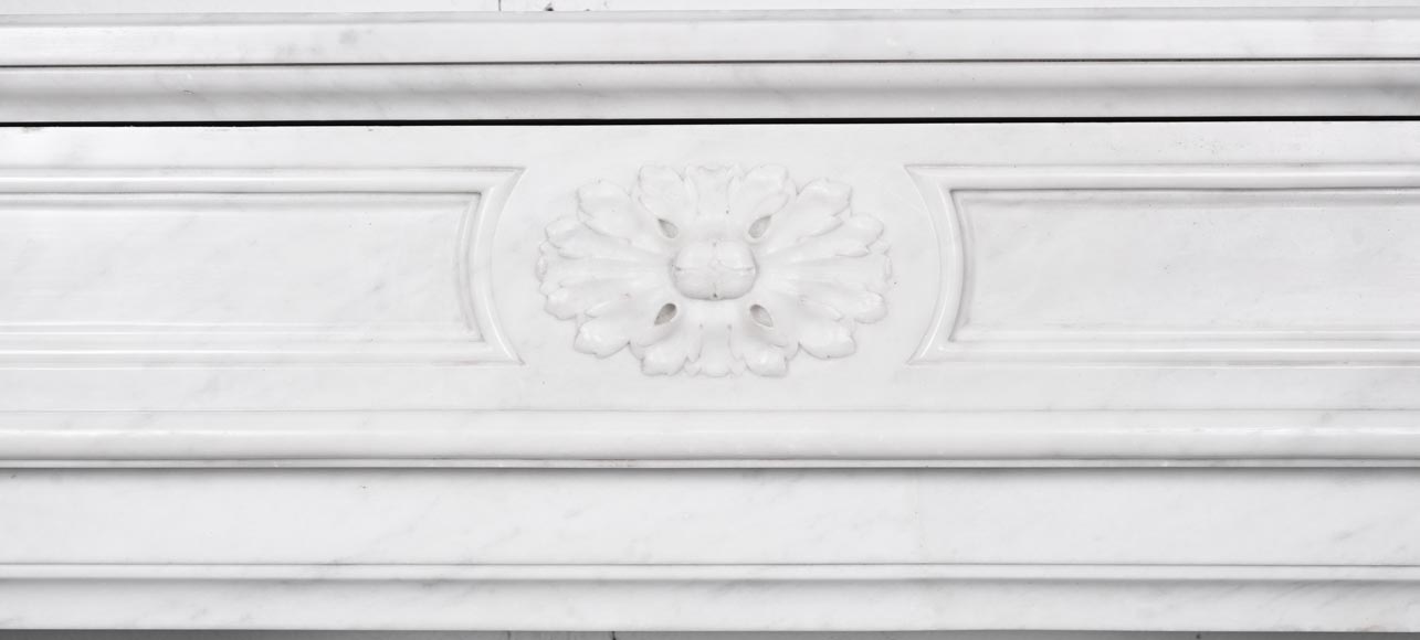 Louis XVI style fireplace in Carrara marble, slightly curved Louis XVI style fireplace in Carrara marble, slightly curved-1