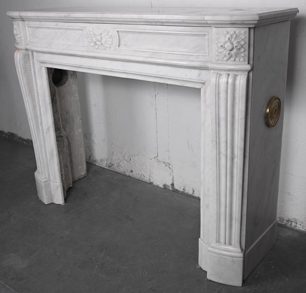 Louis XVI style fireplace in Carrara marble, slightly curved Louis XVI style fireplace in Carrara marble, slightly curved-7