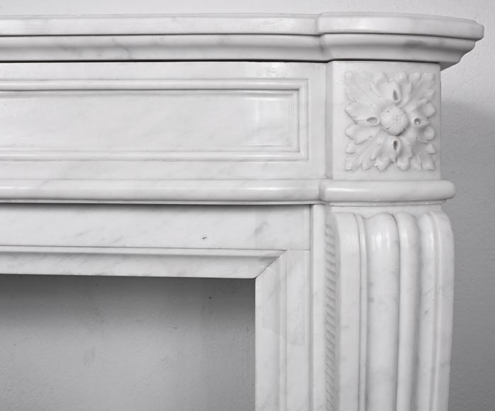 Louis XVI style fireplace in Carrara marble, slightly curved Louis XVI style fireplace in Carrara marble, slightly curved-8