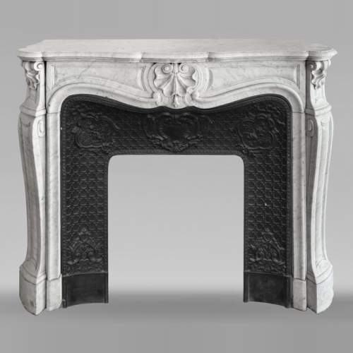 Louis XV style fireplace in Carrara marble, decorated with a shell