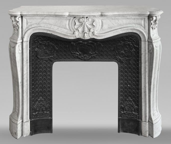 Louis XV style fireplace in Carrara marble, decorated with a shell Louis XV style fireplace in Carrara marble, decorated with a shell-0