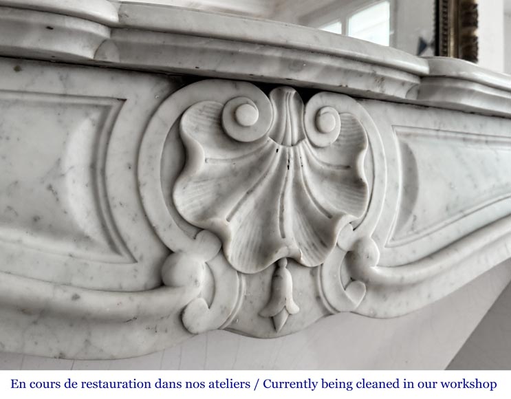 Louis XV style fireplace in Carrara marble, decorated with a shell Louis XV style fireplace in Carrara marble, decorated with a shell-2