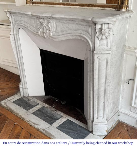 Louis XV style fireplace in Carrara marble, decorated with a shell Louis XV style fireplace in Carrara marble, decorated with a shell-6
