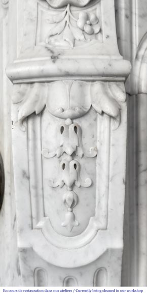 Louis XV style fireplace adorned with a large shell Louis XV style fireplace adorned with a large shell-6
