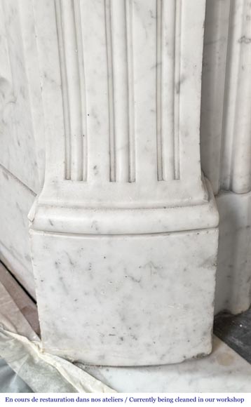 Louis XV style fireplace adorned with a large shell Louis XV style fireplace adorned with a large shell-7