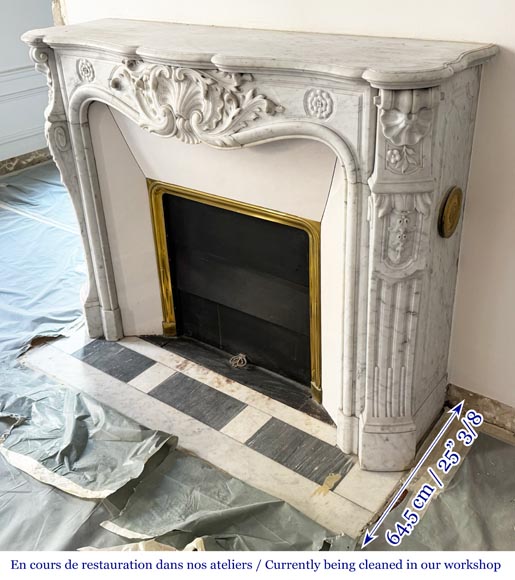 Louis XV style fireplace adorned with a large shell Louis XV style fireplace adorned with a large shell-8