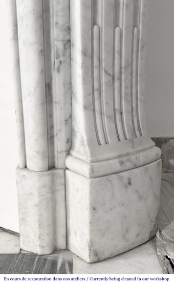 Louis XV style fireplace adorned with a large shell Louis XV style fireplace adorned with a large shell-10