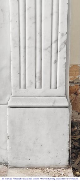 Louis XVI style fireplace in Carrara marble, decorated with a flower Louis XVI style fireplace in Carrara marble, decorated with a flower-7