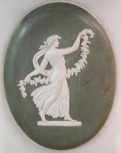 Victorian-style fireplace in statuary marble, featuring Ionic half-columns and a Wedgwood-style medallion decoration Victorian-style fireplace in statuary marble, featuring Ionic half-columns and a Wedgwood-style medallion decoration-8