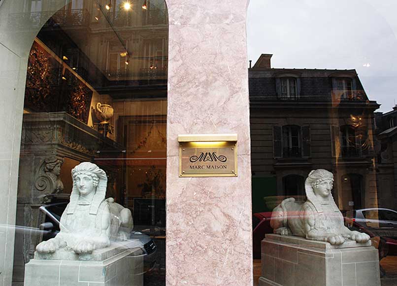 Exceptional pair of neoclassical sphinxes in Carrare marble-1
