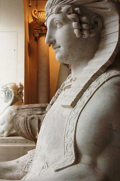Exceptional pair of neoclassical sphinxes in Carrare marble-7