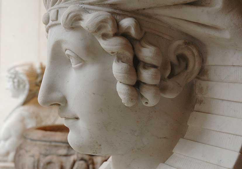 Exceptional pair of neoclassical sphinxes in Carrare marble-8